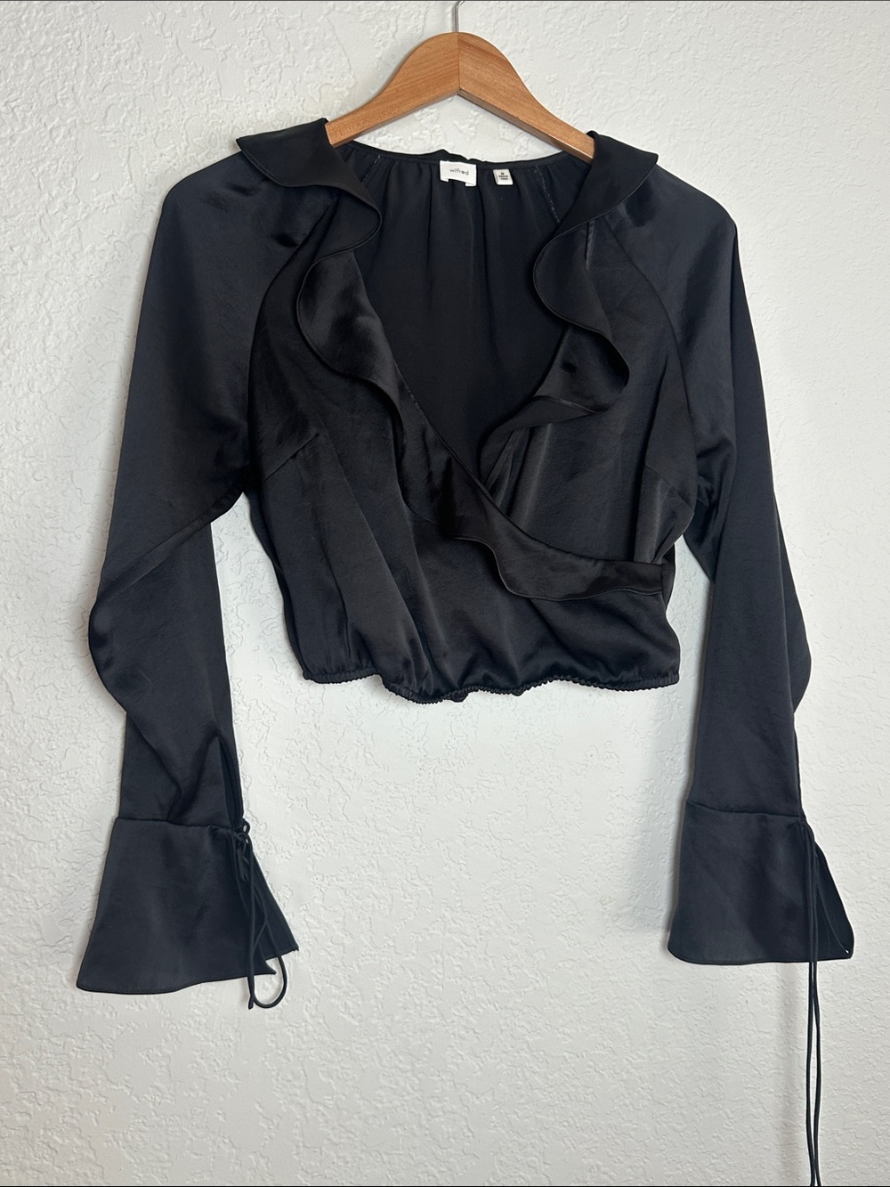 Wilfred Spartina Satin Blouse Black Ruffle Crop Top Date Night Pirate Aritzia
